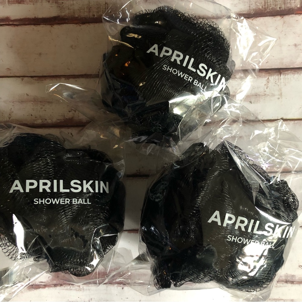 Set of 3 Black April Skin Shower Balls / Puffs